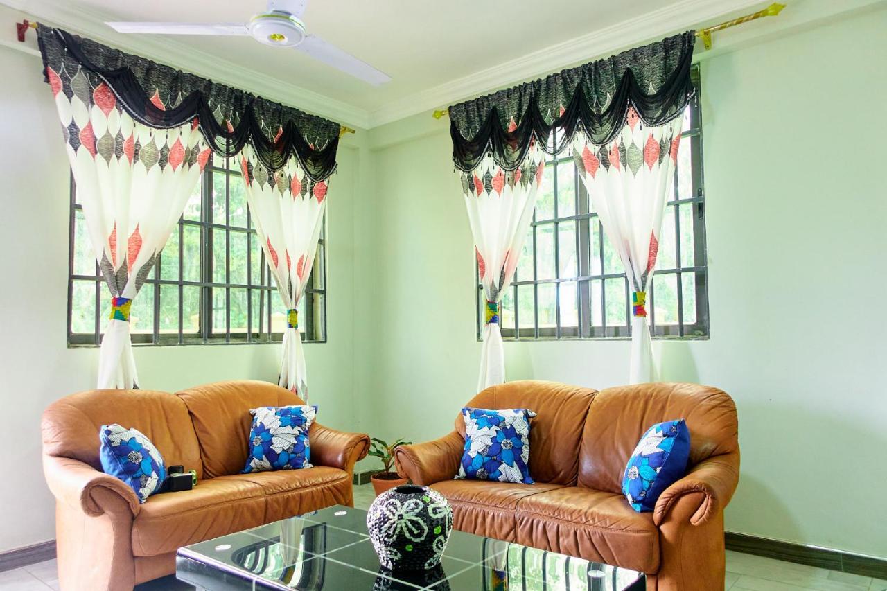 Indigo Cottage And Apartment Кумасі Екстер'єр фото