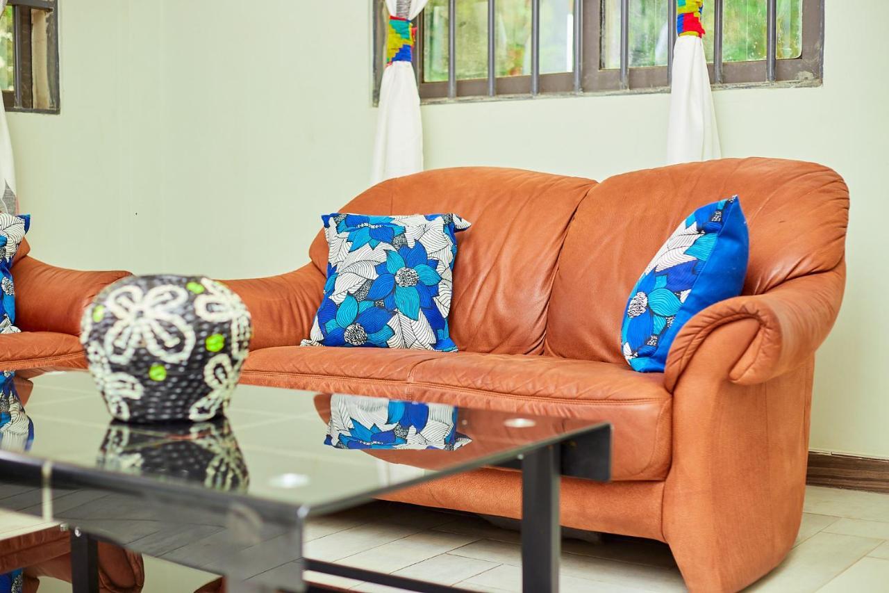 Indigo Cottage And Apartment Кумасі Екстер'єр фото