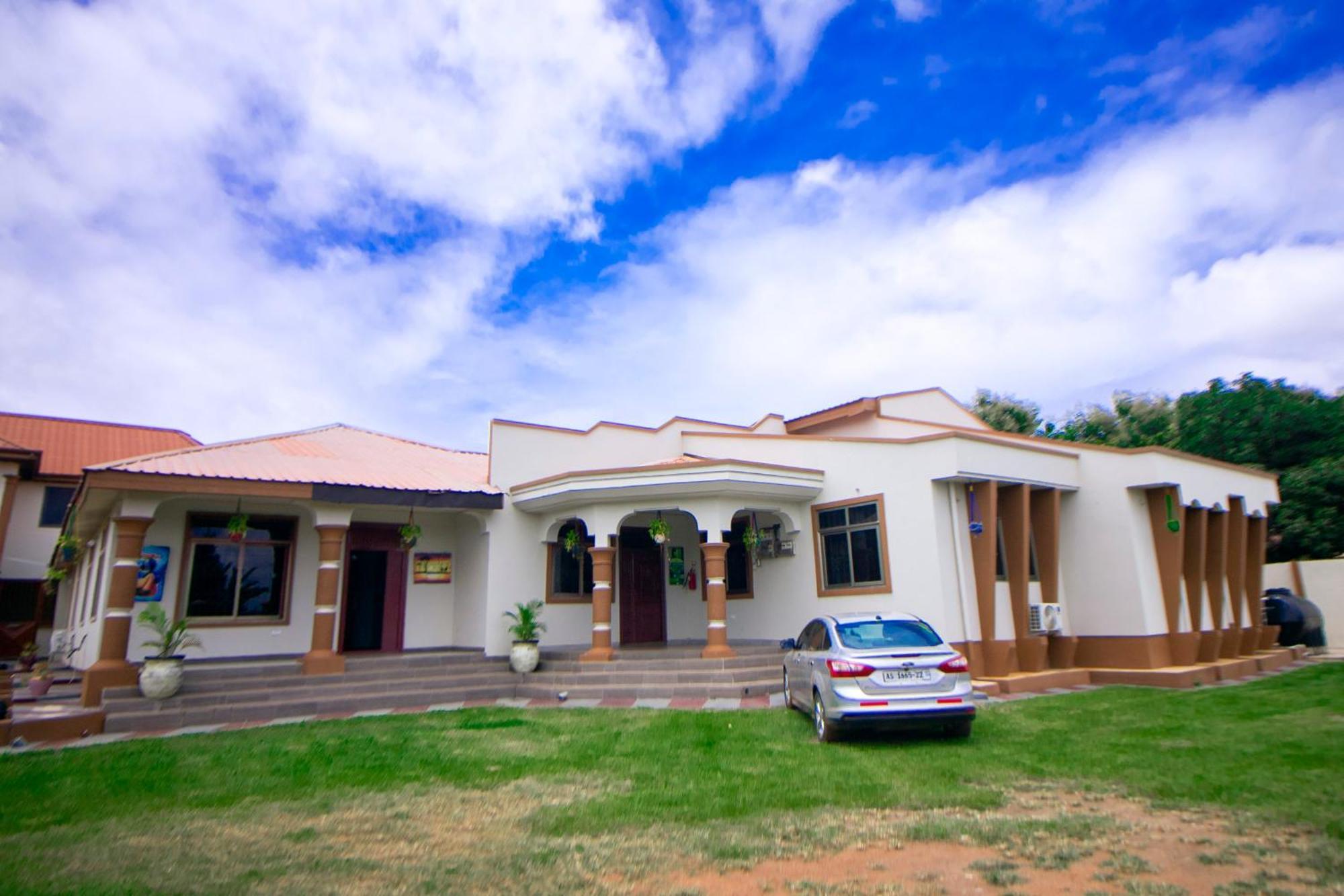 Indigo Cottage And Apartment Кумасі Екстер'єр фото