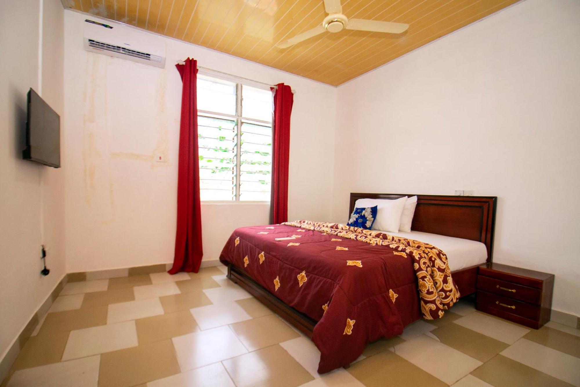 Indigo Cottage And Apartment Кумасі Екстер'єр фото