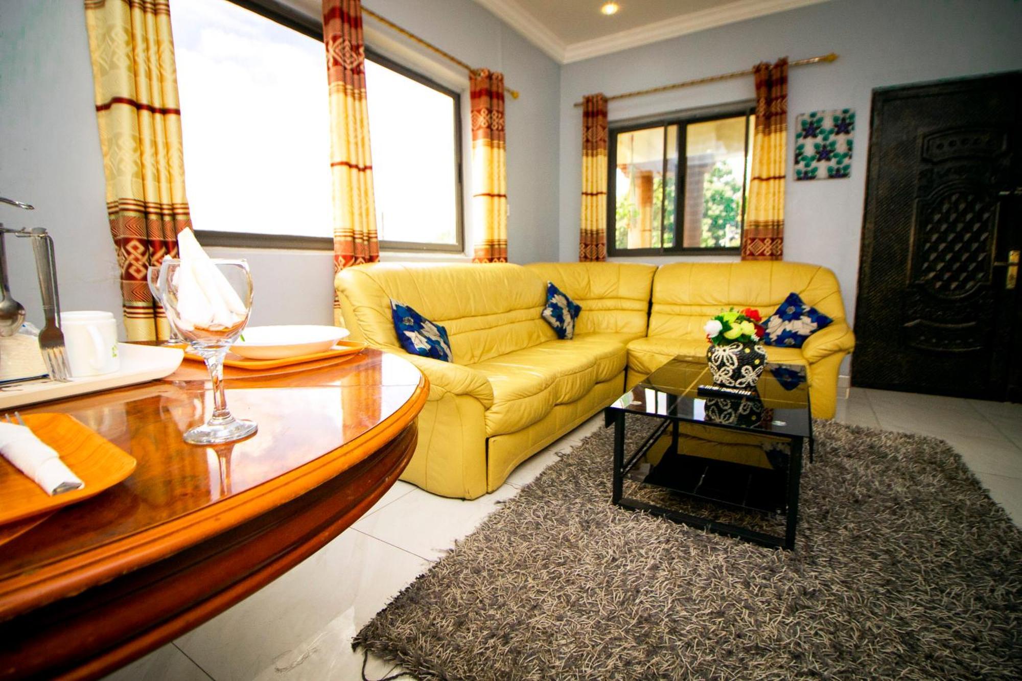 Indigo Cottage And Apartment Кумасі Екстер'єр фото